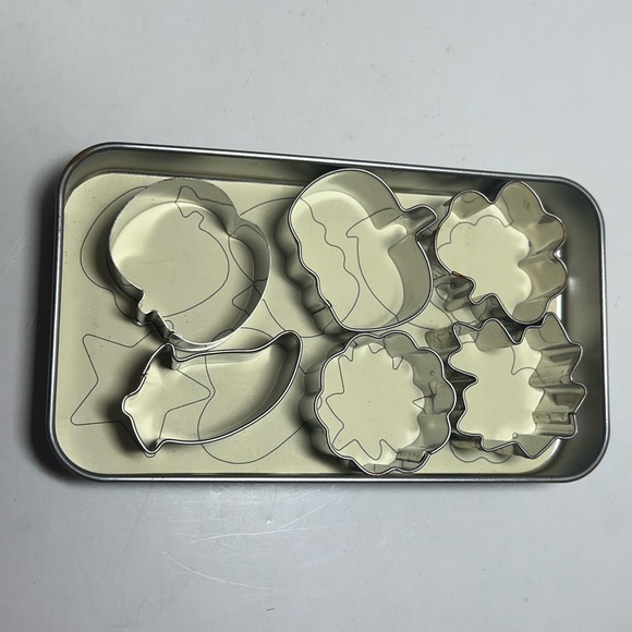 Pampered Chef mini creative cookie cutters - Picture 2 of 4